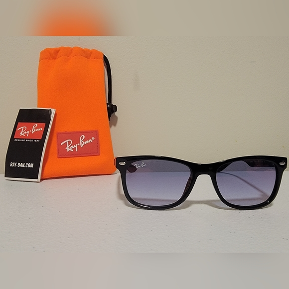 Ray-Ban Wayfarer Kids - Picture 1 of 6